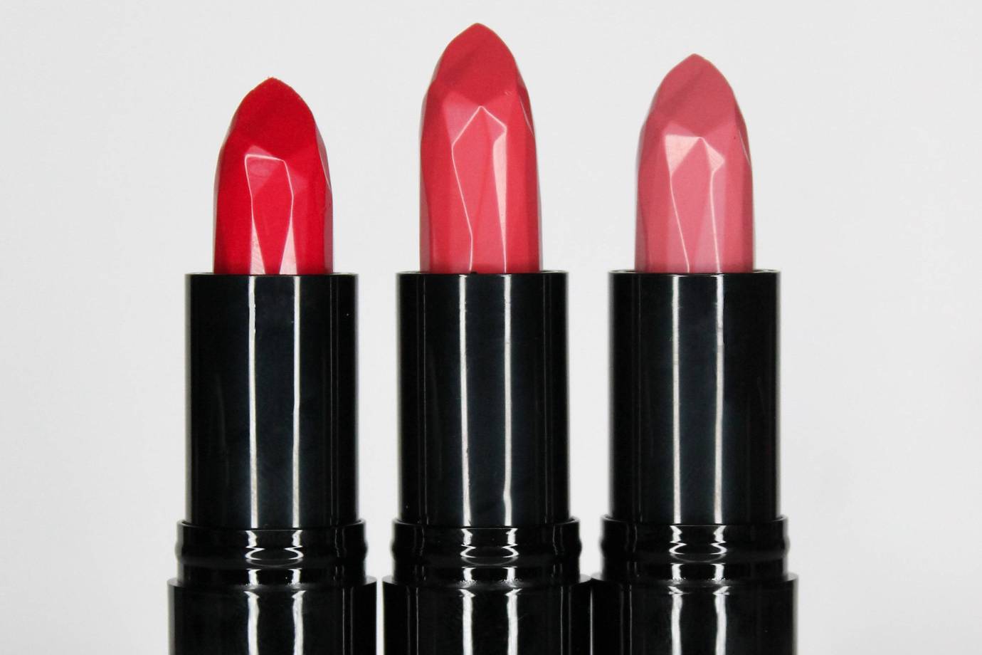 Lip Gloss vs Lipstick (internal 1)